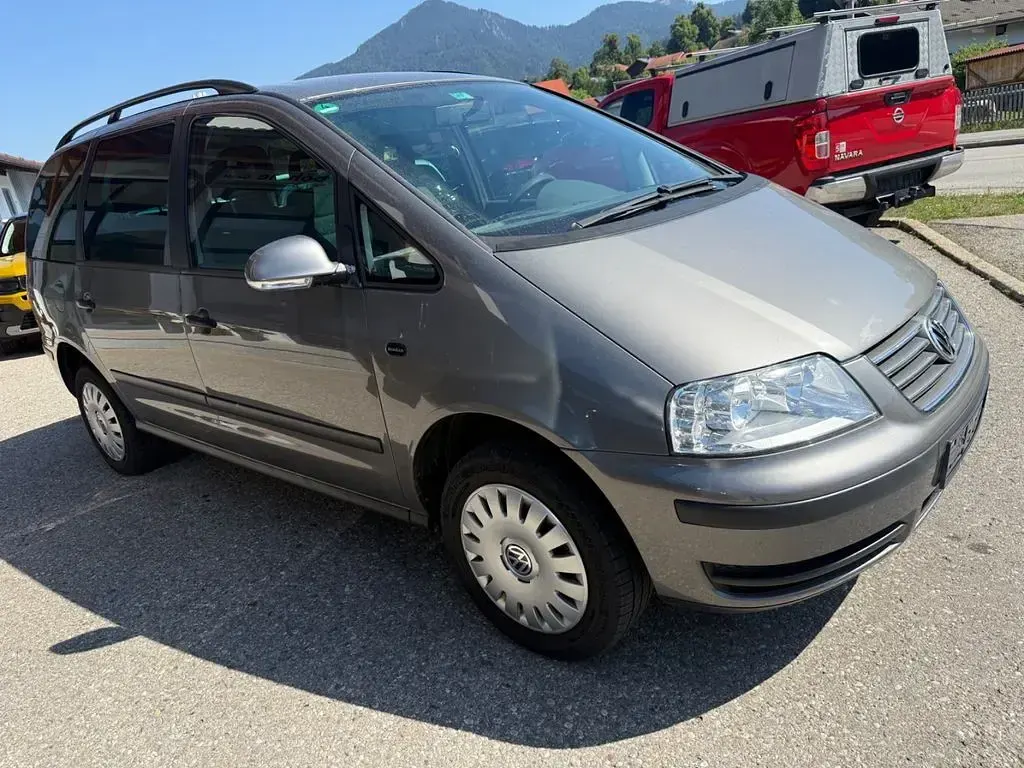Gebraucht VW Sharan Trendline 116 PS (85 kW) 2009 Grau Van / Kleinbus