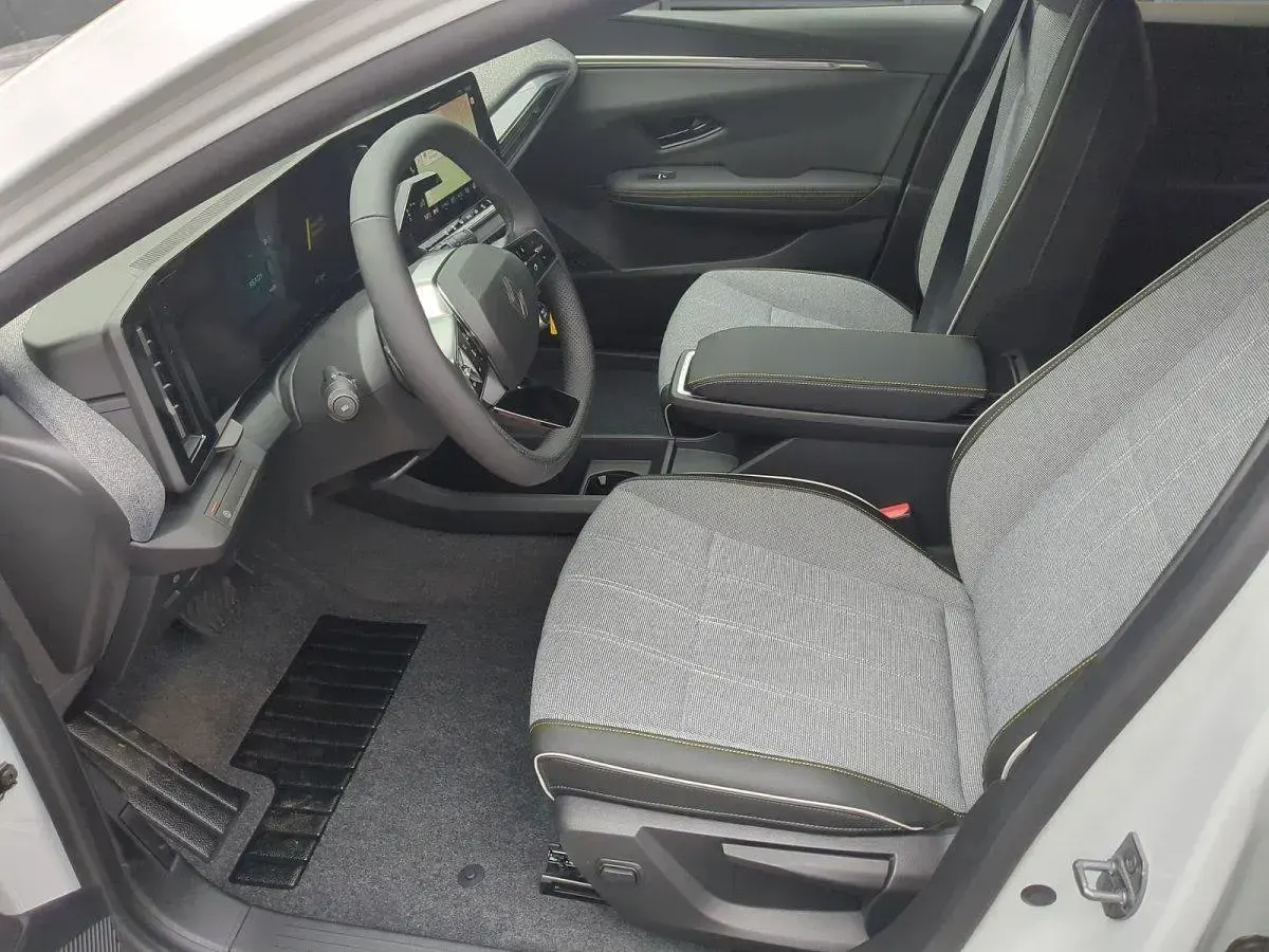 Neu Renault Mégane IV Komfort 160 kW (218 PS) 2026 Arktisweiß Kleinwagen