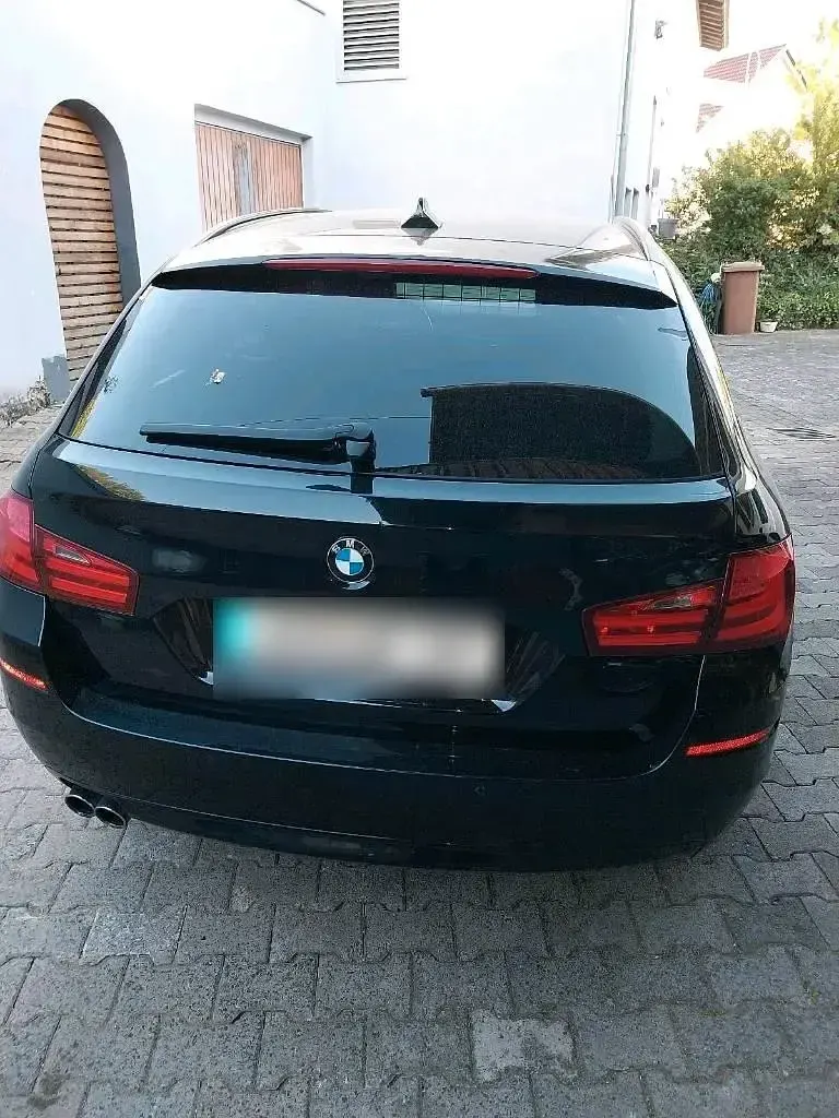 Gebraucht BMW 520 184 PS (135 kW) 2011 Schwarz Kombi