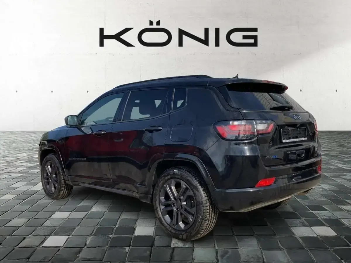 Usado Jeep Compass 80th Anniversary 241 HP (177 kW) 2021 Preto SUV