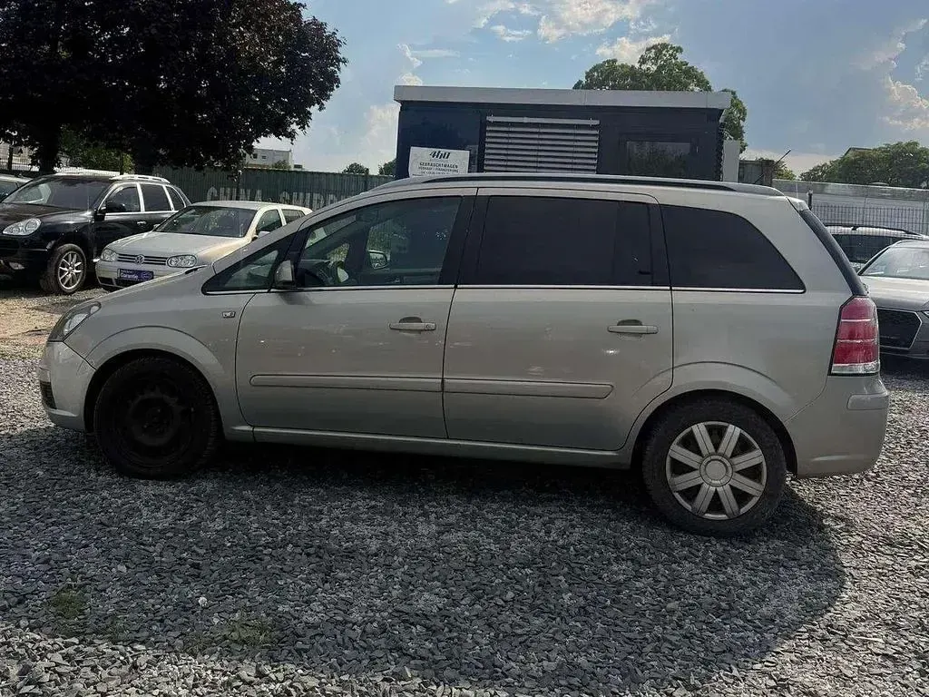 Gebraucht Opel Zafira Edition 105 PS (77 kW) 2006 Pannacotta m2 Van / Kleinbus