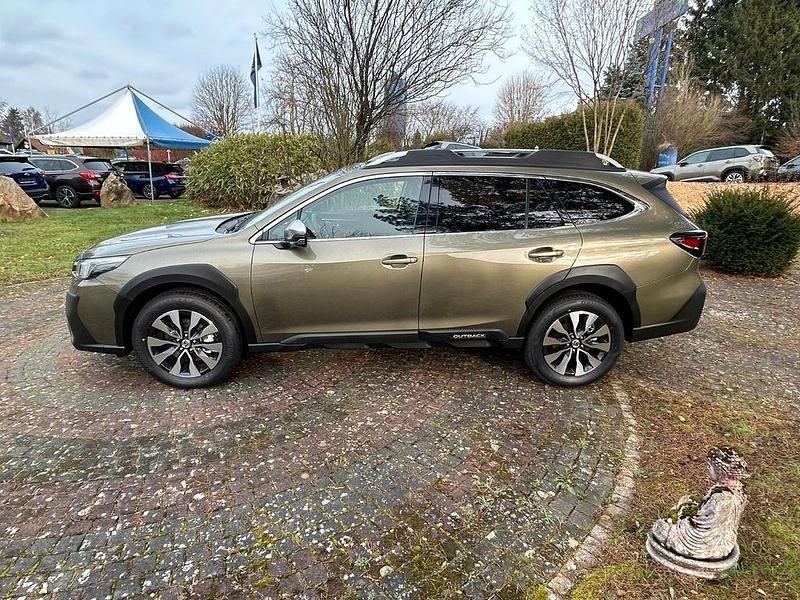 Neu Subaru Outback Platinum 169 PS (124 kW) 2026 Grün Limousine