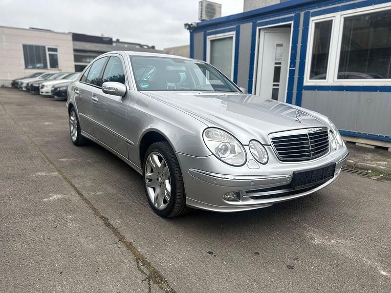 Second-hand Mercedes E500 306 CP (225 kW) 2006 Argintiu Berlinǎ