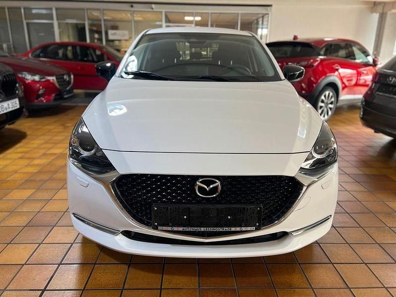Weiß Gebraucht 2022 Mazda 2 Homura-Line Limousine | 14.990 € (Fairer Preis) - Bild 1/4