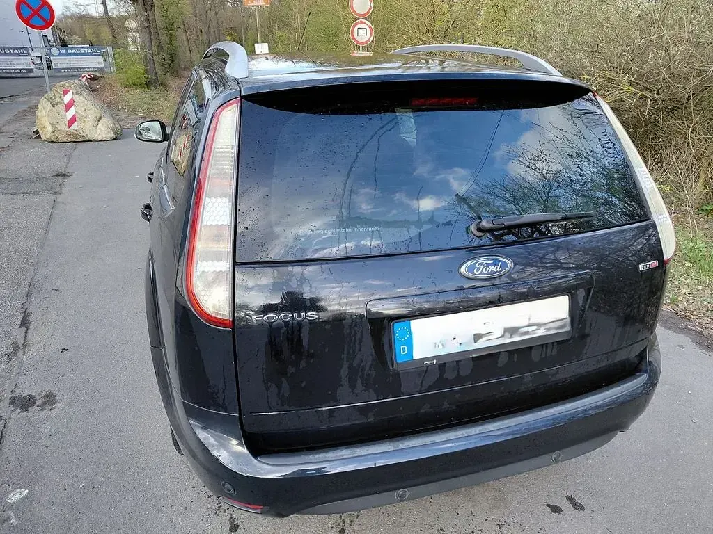 Gebraucht Ford Focus Viva 109 PS (80 kW) 2011 Schwarz Limousine