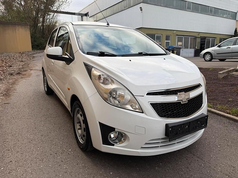 Gebraucht Chevrolet Spark 68 PS (50 kW) 2011 Weiß Kleinwagen