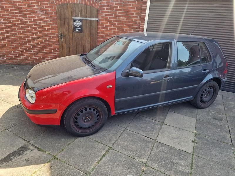 Grau Gebraucht 2000 VW Golf Trendline Limousine | 500 € (Superpreis) - Bild 1/4