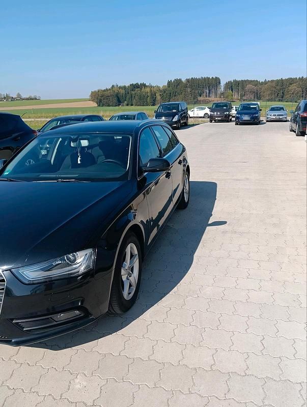Gebraucht Audi A4 136 PS (100 kW) 2014 Schwarz Kombi