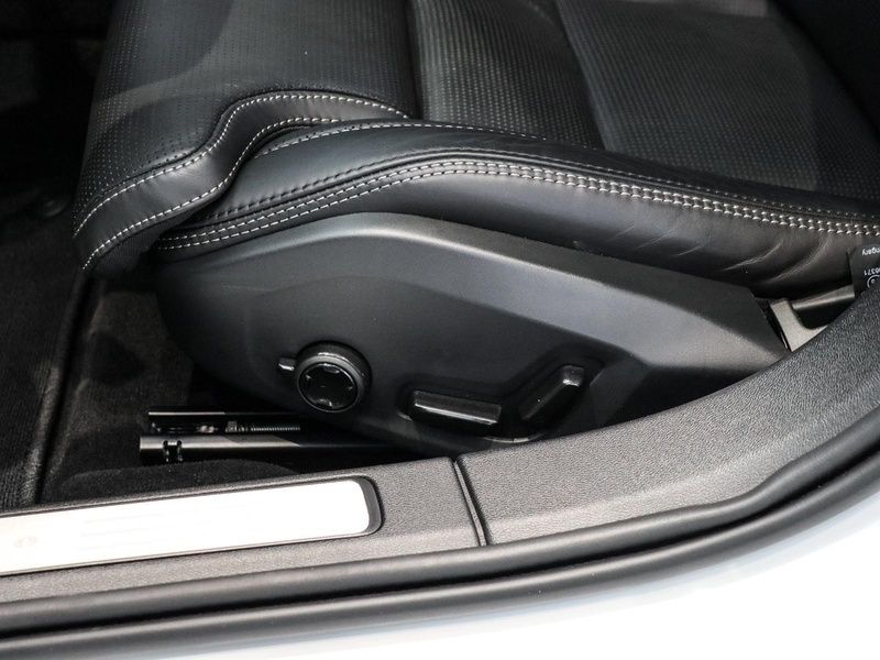 Weiß Gebraucht 2024 Volvo V60 CC Ultimate Kombi | 48.160 € (Fairer Preis) - Bild 1/3