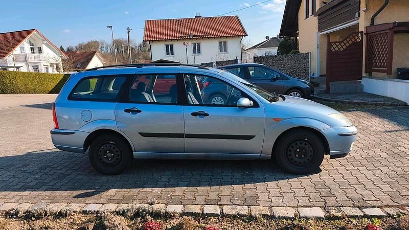 Second-hand Ford Focus 115 CP (84 kW) 2004 Albastru Break