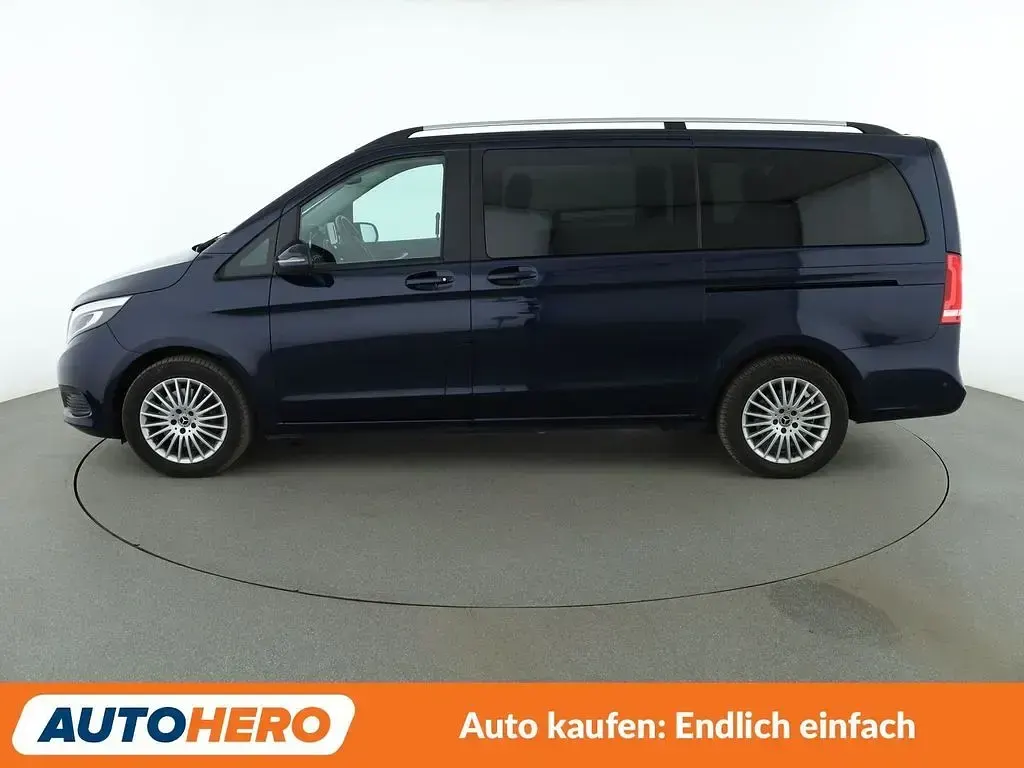 Gebraucht Mercedes V220 Edition 163 PS (119 kW) 2019 Blau Van / Kleinbus
