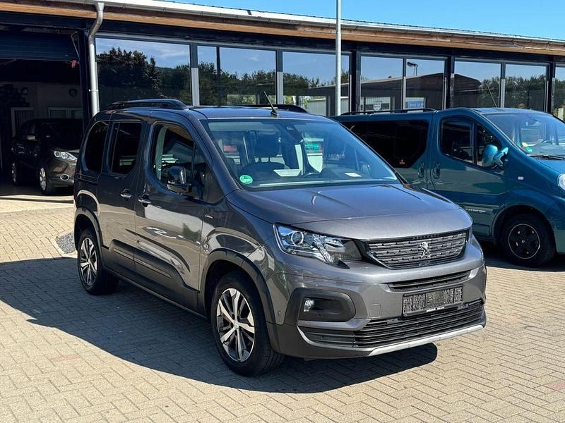 Grau Gebraucht 2020 Peugeot Rifter GT-line Van / Kleinbus | 13.990 € (Superpreis) - Bild 1/4