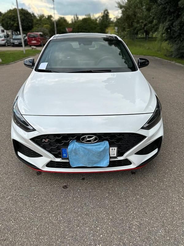 Weiß Gebraucht 2023 Hyundai i30 Limousine | 33.500 € (Etwas zu teuer) - Bild 1/4