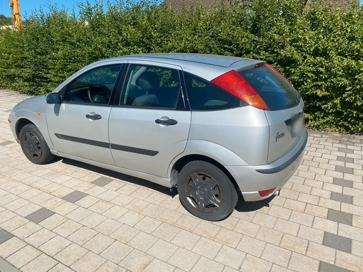 Gebraucht Ford Focus 75 PS (55 kW) 2002 Silber Limousine