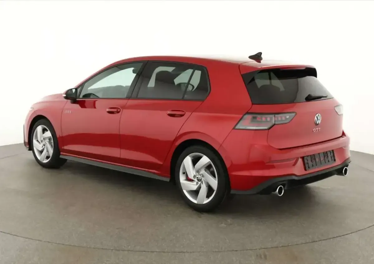 Neu VW Golf VIII GTI 265 PS (194 kW) 2026 Kings red metallic Limousine
