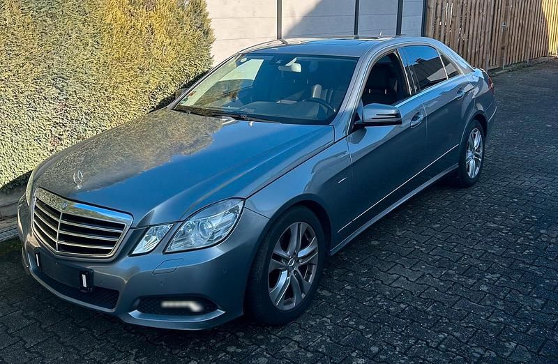 Gebraucht Mercedes E300 Avantgarde 204 PS (150 kW) 2010 Limousine