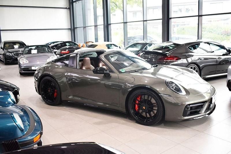 Grün Gebraucht 2023 Porsche 911 Targa 4 Cabrio | 189.992 € (Etwas zu teuer) - Bild 1/3
