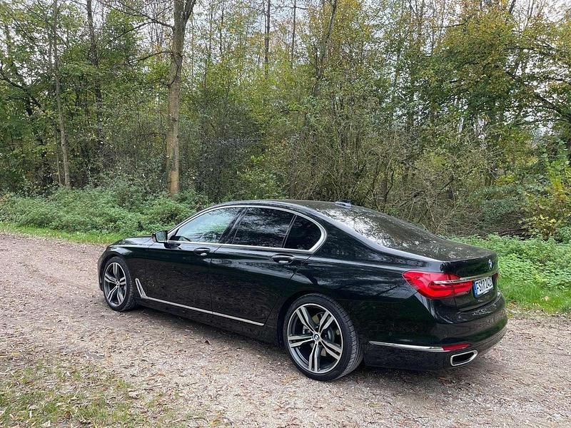 Gebraucht BMW 730L 265 PS (194 kW) 2017 Limousine