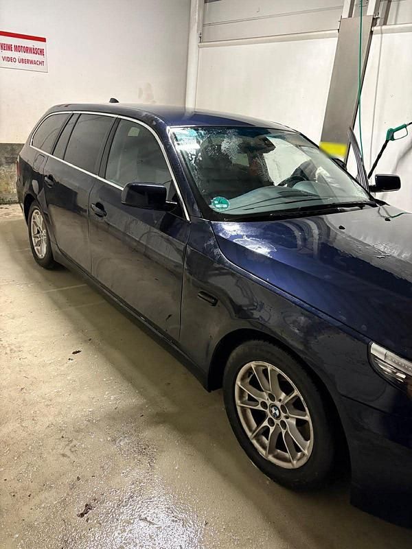 Gebraucht BMW 525 197 PS (144 kW) 2009 Blau Kombi