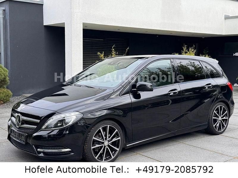 Schwarz Gebraucht 2012 Mercedes B200 Van / Kleinbus | 13.950 € (Etwas zu teuer) - Bild 1/4