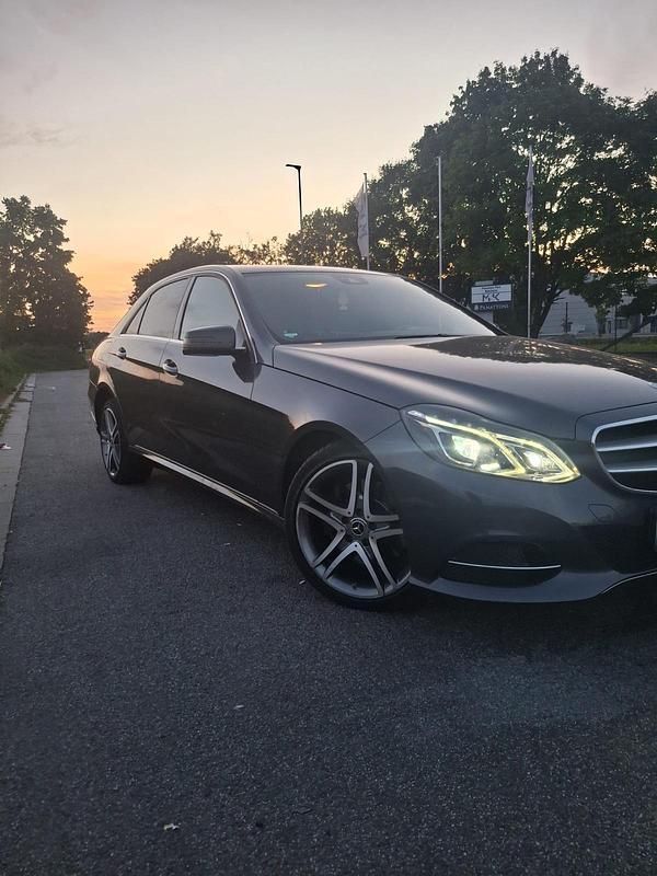 Second-hand Mercedes E350 258 CP (189 kW) 2015 Andere farben Berlinǎ