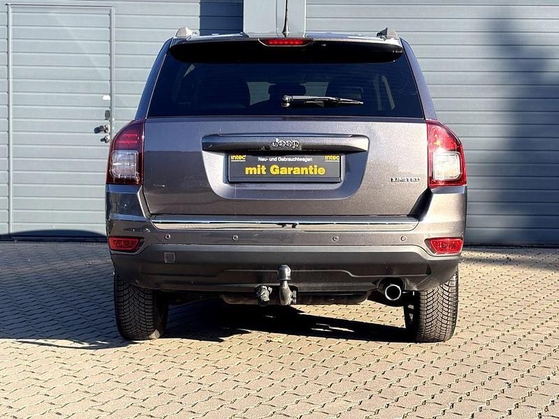 Käytetty Jeep Compass Limited 170 HP (125 kW) 2016 Musta Katumaasturi