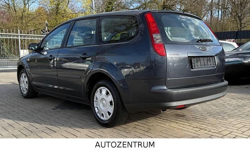Usado Ford Focus Fun X 116 CV (85 kW) 2007 Gris Familiar