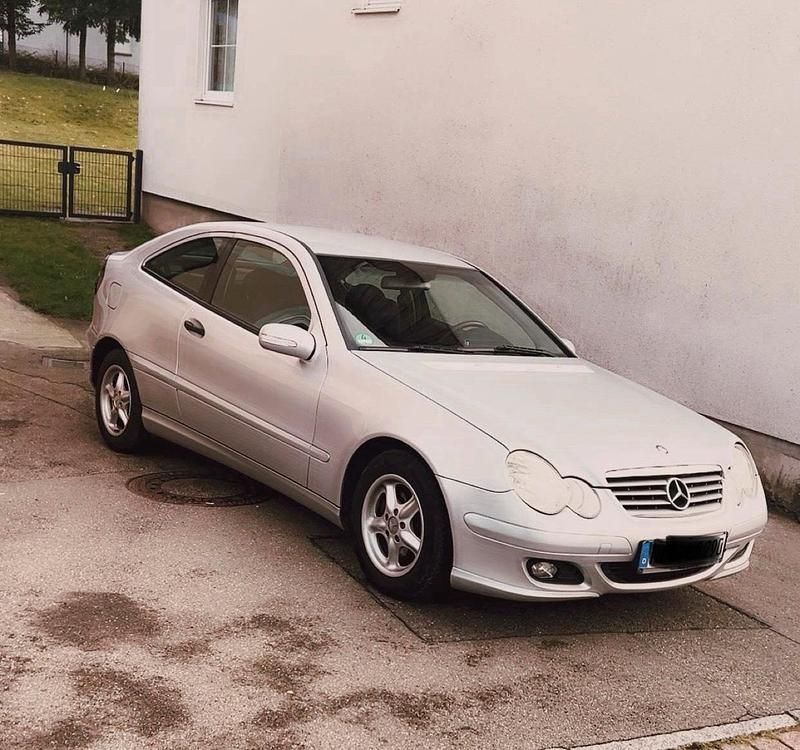 Silber Gebraucht 2004 Mercedes C180 Kleinwagen | 3.700 € (Etwas zu teuer) - Bild 1/4