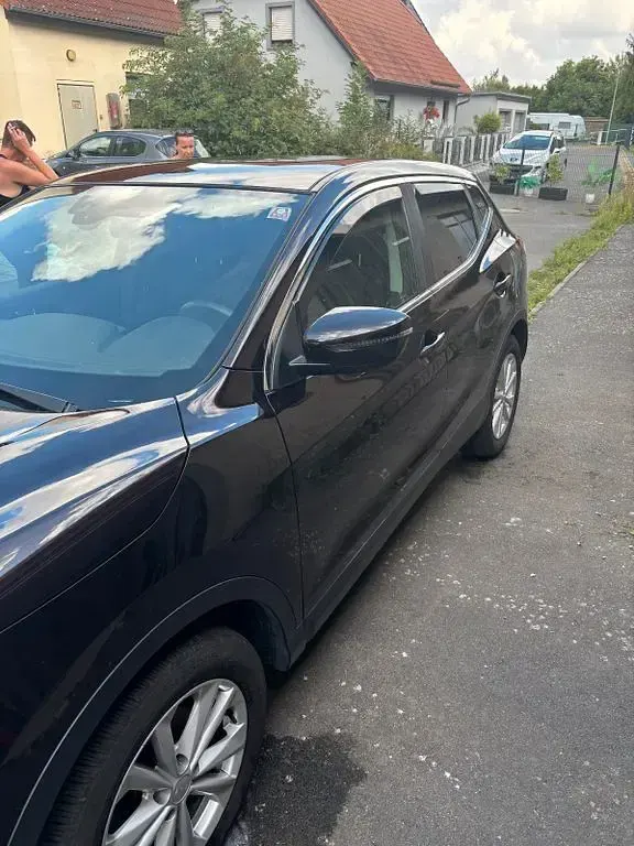 Gebraucht Nissan Qashqai 116 PS (85 kW) 2017 Violett SUV