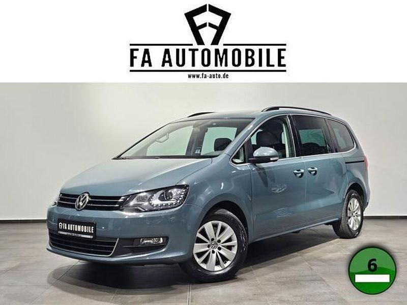 Blau Gebraucht 2019 VW Sharan Highline Van / Kleinbus | 18.990 € (Teuer) - Bild 1/4