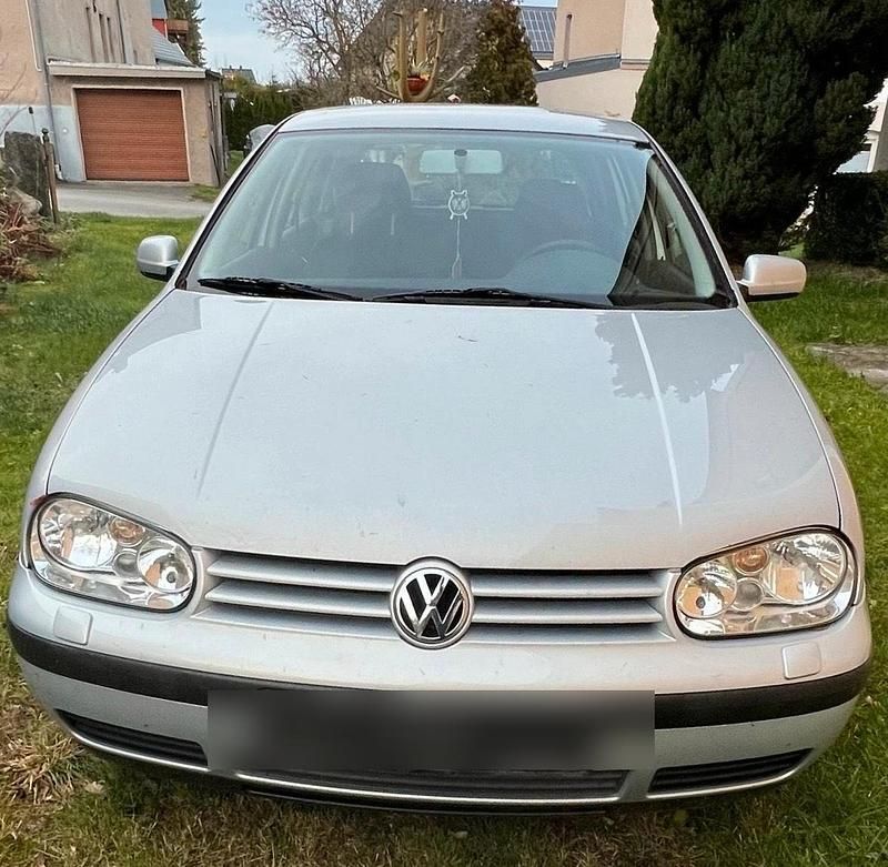 Silber Gebraucht 2000 VW Golf IV Kleinwagen | 1.500 € (Guter Preis) - Bild 1/4