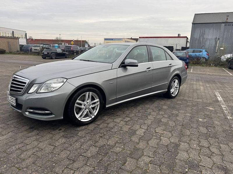 Gebraucht Mercedes E250 204 PS (150 kW) 2012 Grau Limousine