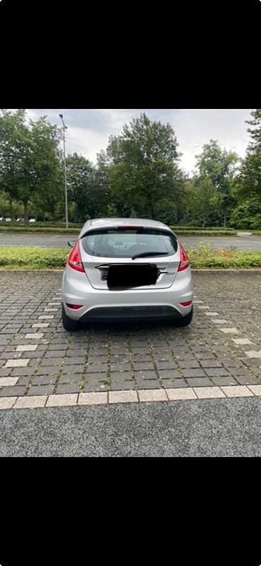 Gebraucht Ford Fiesta Trend 82 PS (60 kW) 2010 Silber Kleinwagen