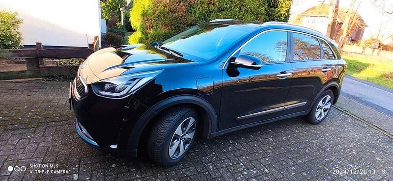 Schwarz Gebraucht 2018 Kia Niro Vision SUV | 15.900 € (Fairer Preis) - Bild 1/4