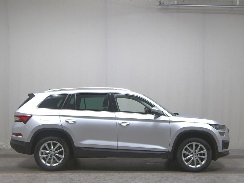 Brilliantsilber metallic Gebraucht 2022 Skoda Kodiaq Style SUV | 26.680 € (Superpreis) - Bild 1/4