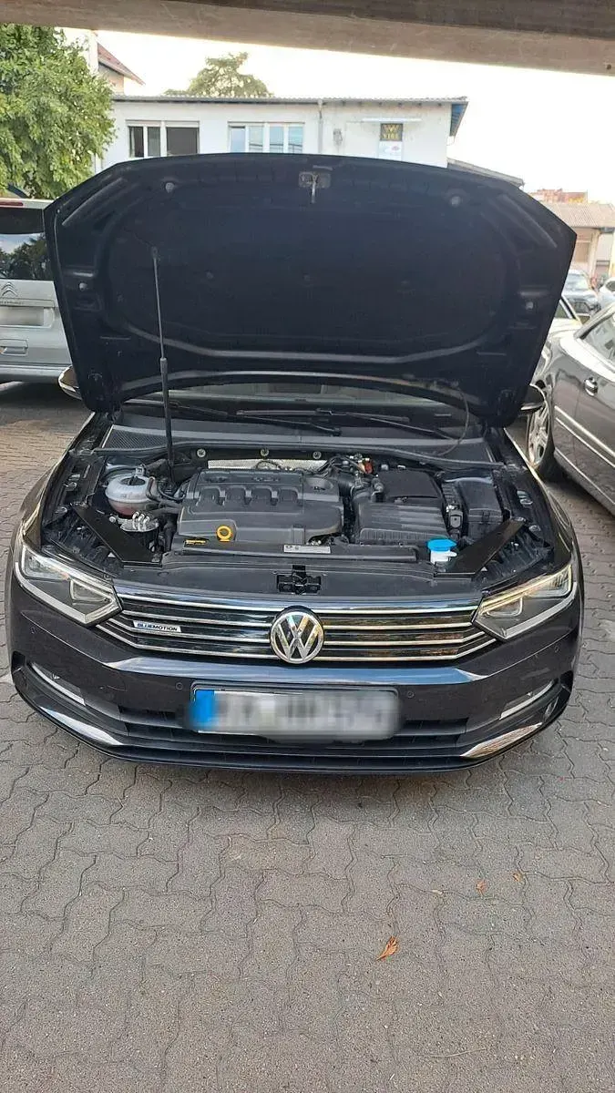 Gebraucht VW Passat 120 PS (88 kW) 2017 Schwarz Limousine