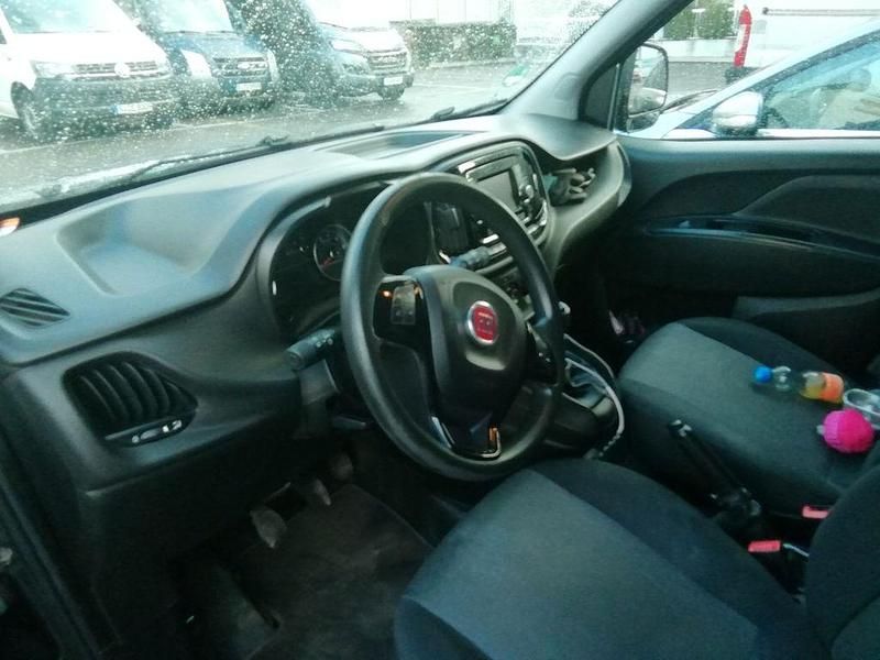 Gebraucht Fiat Doblò Easy 120 PS (88 kW) 2016 Grau Van / Kleinbus