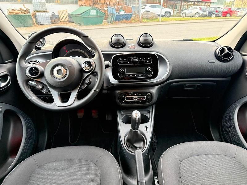 Gebraucht Smart ForFour Basis 71 PS (52 kW) 2019 Schwarz Kleinwagen