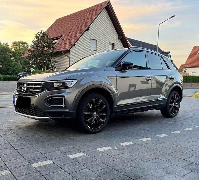 Grau Gebraucht 2020 VW T-Roc SUV | 21.900 € (Fairer Preis) - Bild 1/4