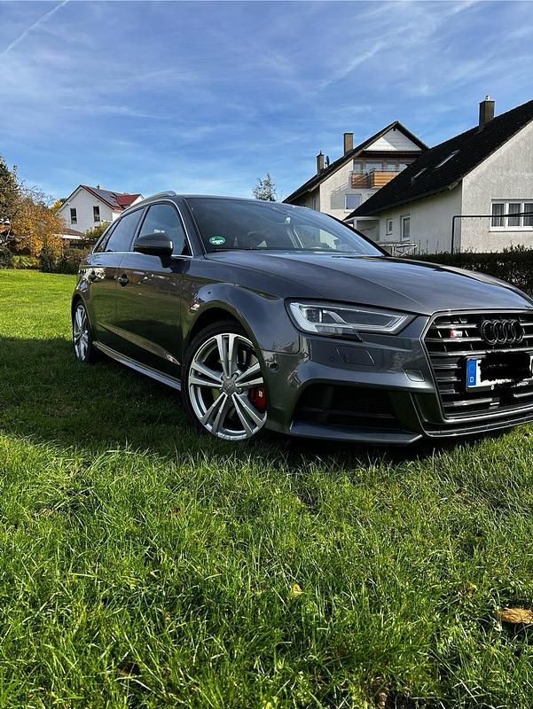 Grau Gebraucht 2017 Audi S3 Limousine | 26.500 € (Fairer Preis) - Bild 1/4