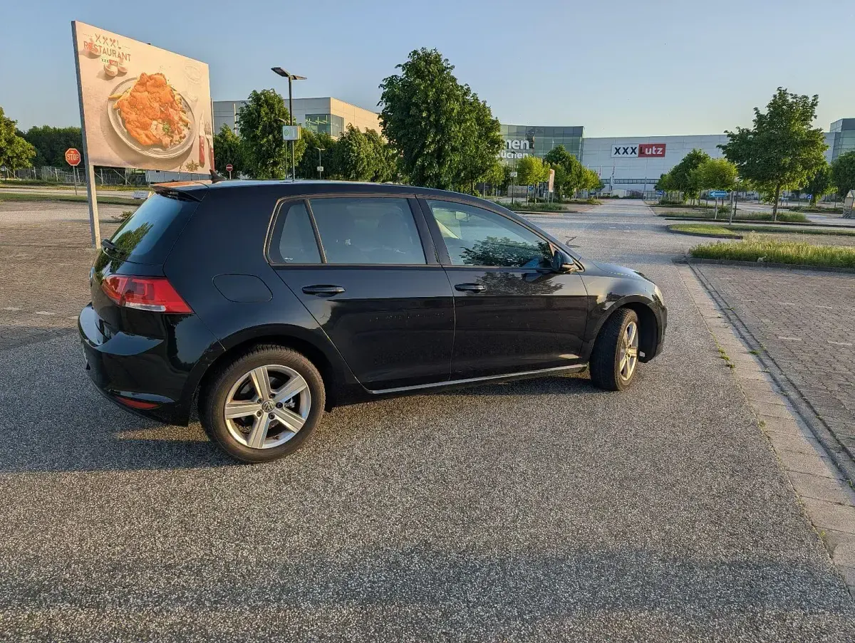 Gebraucht VW Golf VII Comfortline 140 PS (102 kW) 2014 Schwarz Limousine