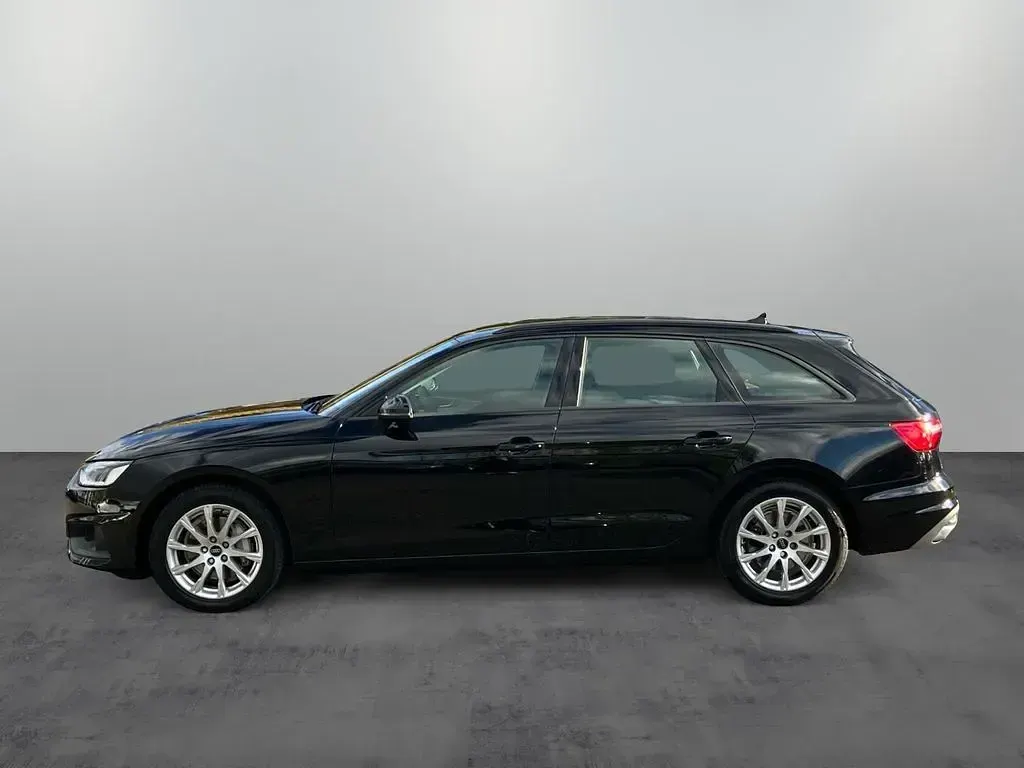 Gebraucht Audi A4 Ambiente 204 PS (150 kW) 2024 Mythosschwarz metallic Kombi