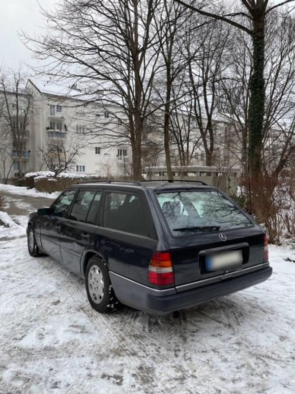 Gebraucht Mercedes 220 150 PS (110 kW) 1993 Schwarz Kombi