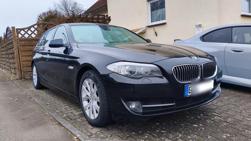 Gebraucht BMW 520 184 PS (135 kW) 2011 Schwarz Kombi