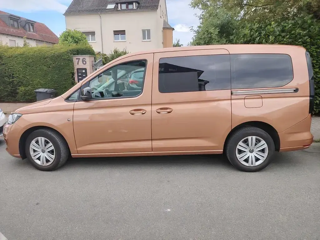 Gebraucht VW Caddy Maxi 102 PS (75 kW) 2023 Braun Van / Kleinbus