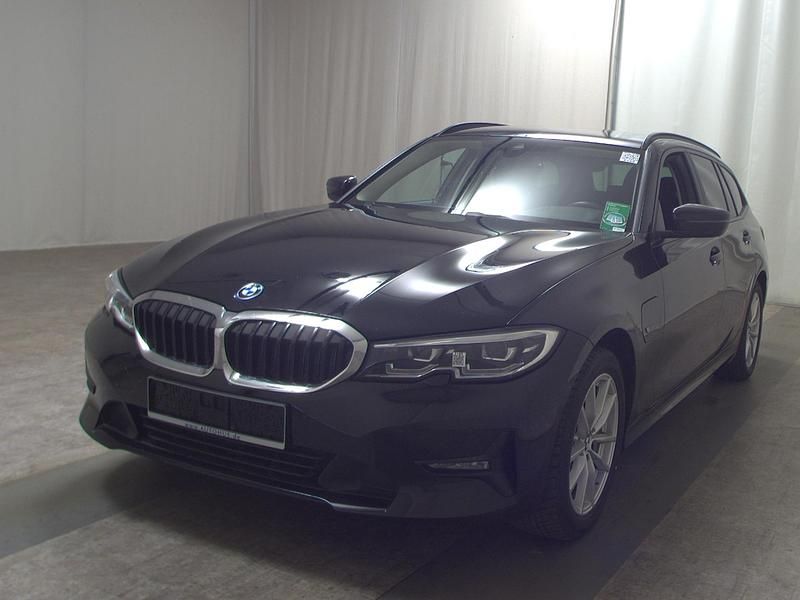 Gebraucht BMW 330e Advantage 252 PS (185 kW) 2021 Schwarz Kombi