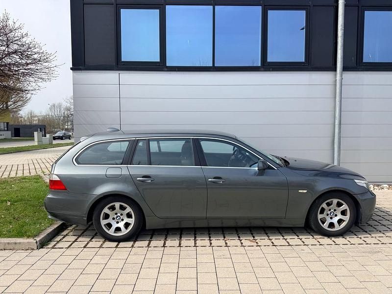 Gebraucht BMW 520 163 PS (119 kW) 2006 Grau Kombi