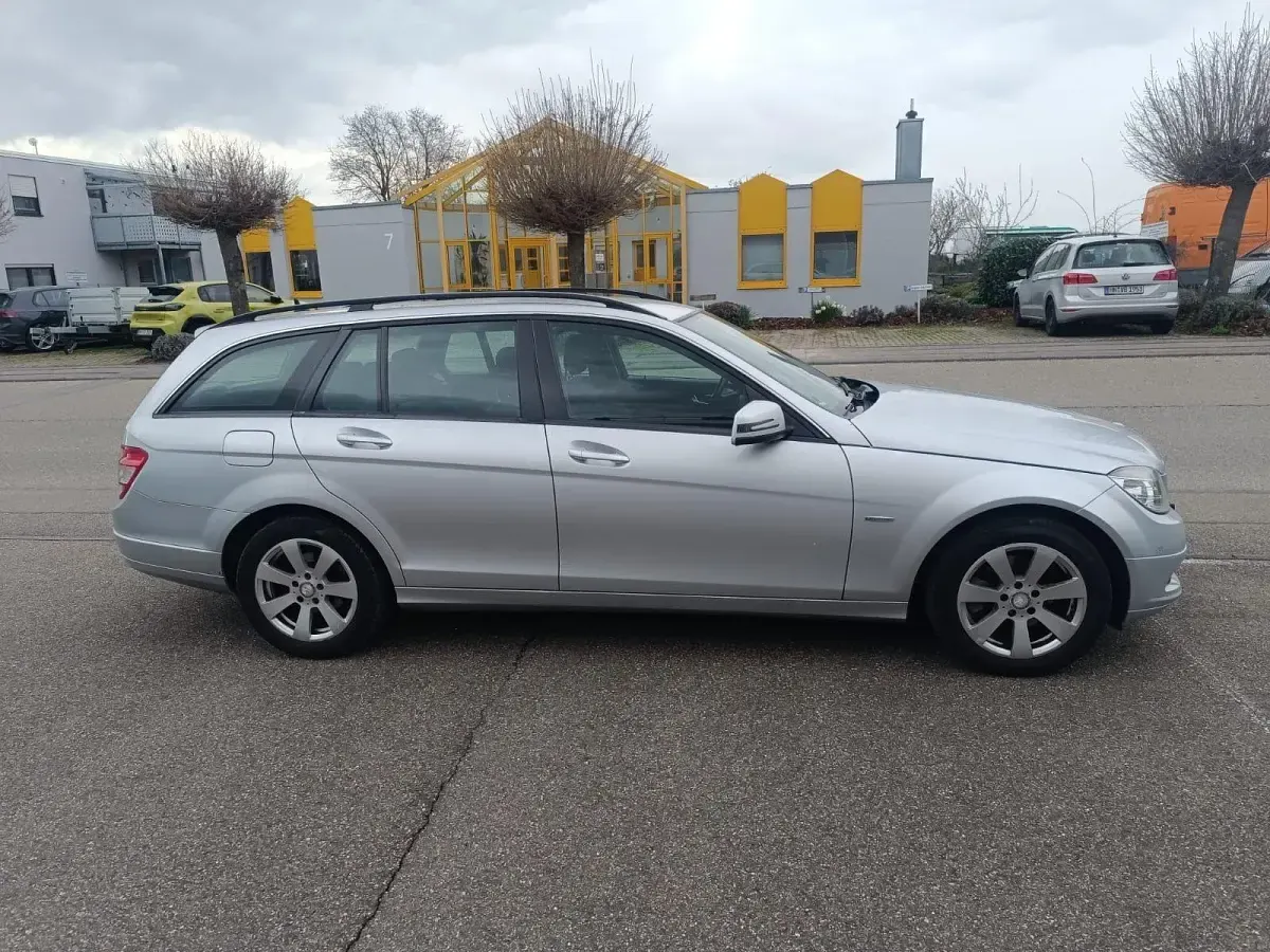 Gebraucht Mercedes C180 Elegance 156 PS (114 kW) 2009 Schwarz Kombi