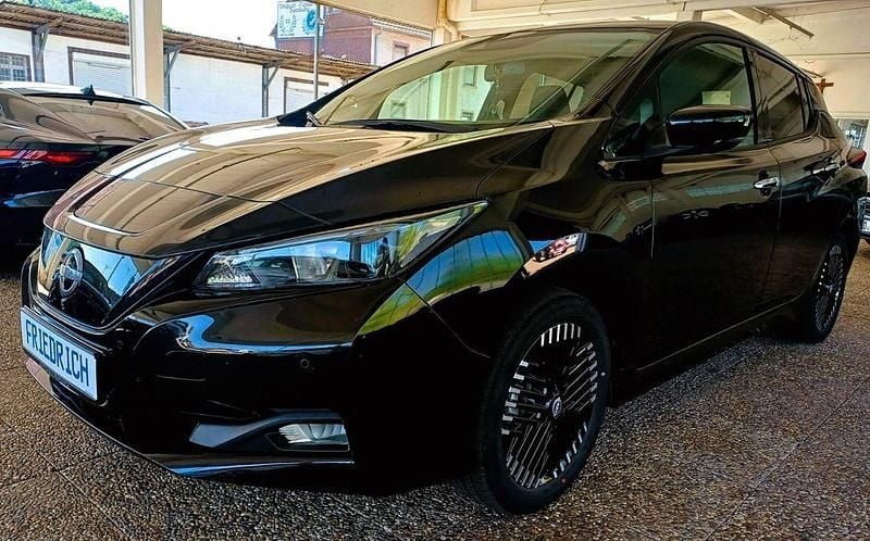 Schwarz Gebraucht 2022 Nissan Leaf N-Connecta Kleinwagen | 18.500 € (Guter Preis) - Bild 1/4