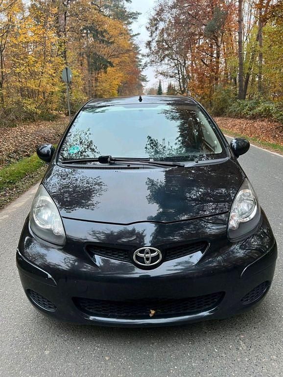 Gebraucht Toyota Aygo 68 PS (50 kW) 2010 Schwarz Kleinwagen
